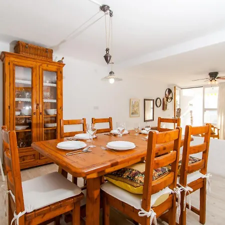 Oiza Castles 23 At Beach, Wifi And Aircon Apartment